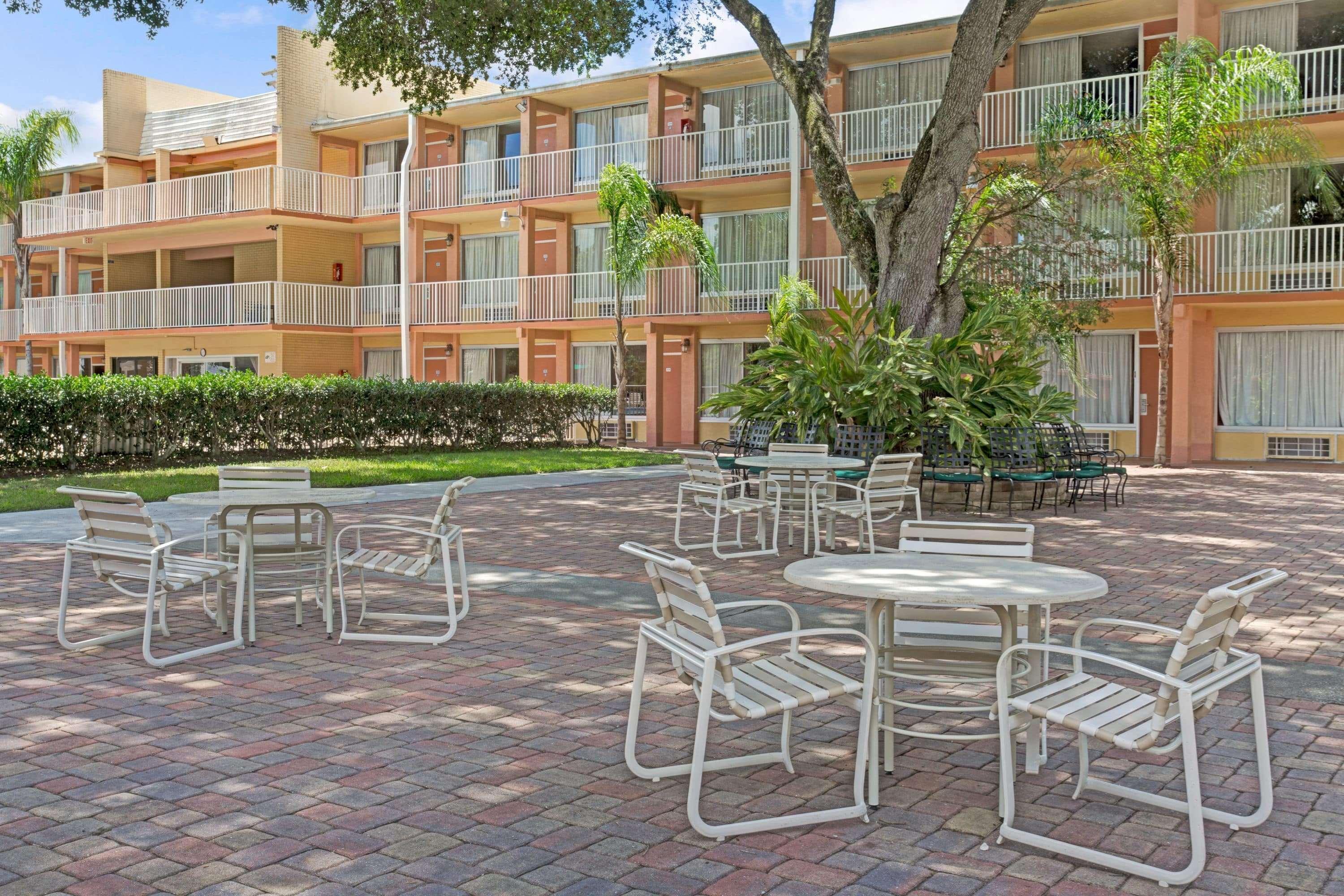 Howard Johnson By Wyndham Tropical Palms Kissimmee Eksteriør bilde