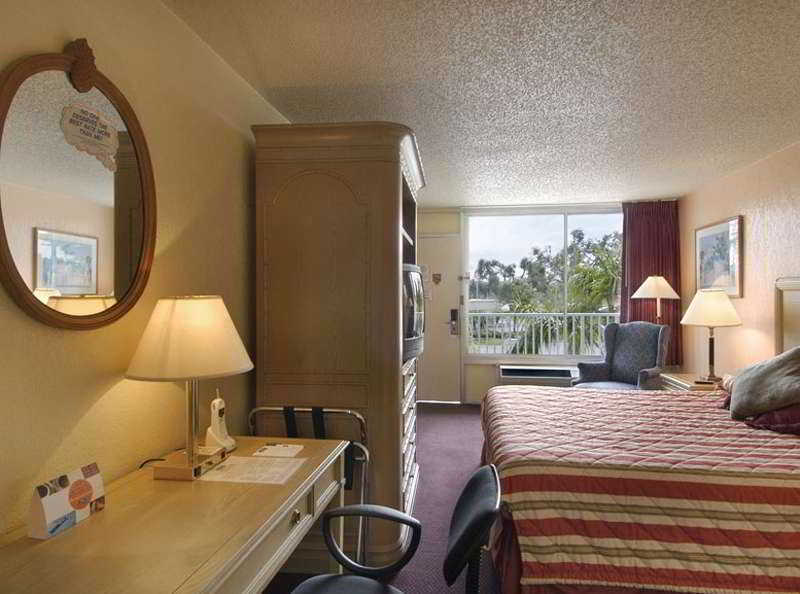 Howard Johnson By Wyndham Tropical Palms Kissimmee Eksteriør bilde